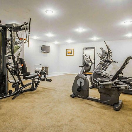 Clarion Inn & Suites At The Outlets Of Lake George Luaran gambar