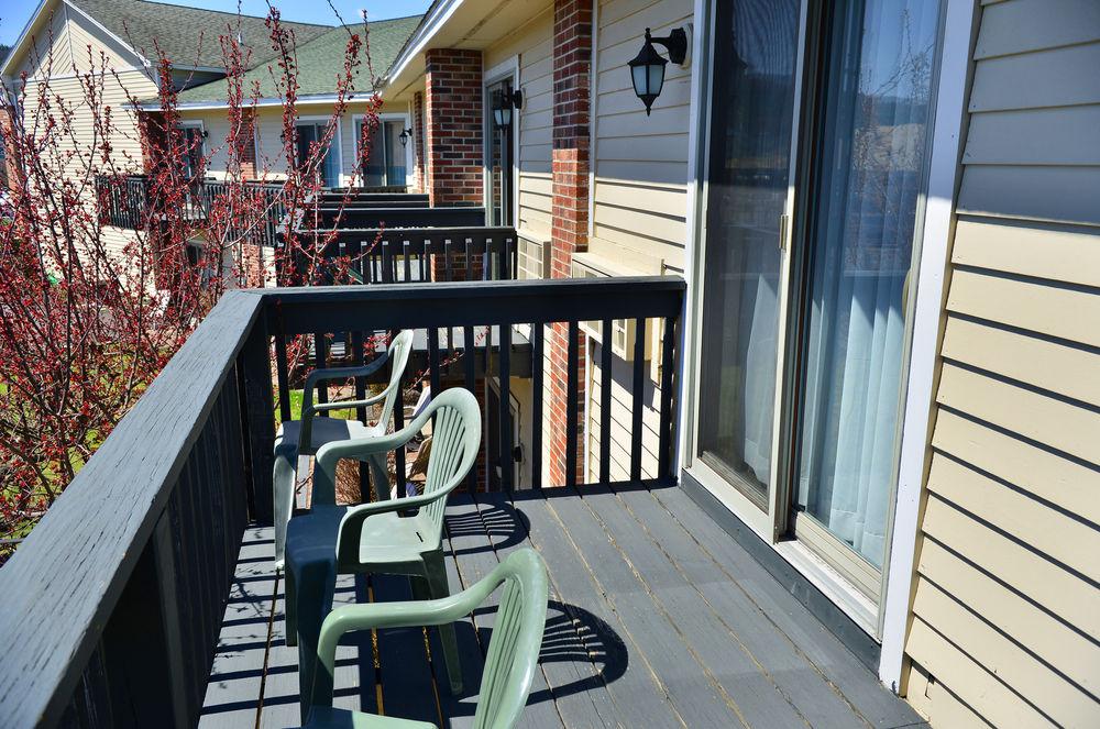 Clarion Inn & Suites At The Outlets Of Lake George Luaran gambar