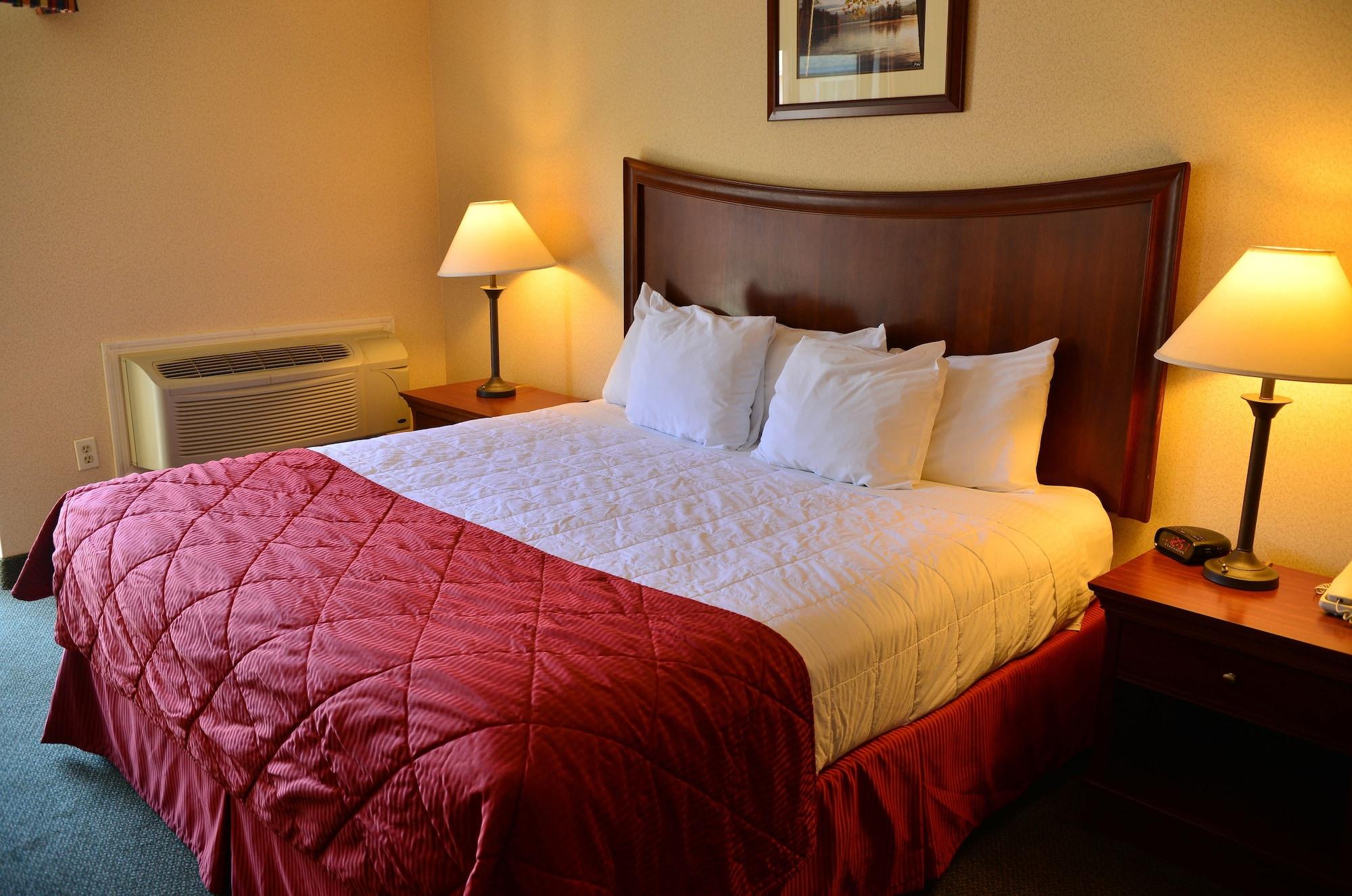 Clarion Inn & Suites At The Outlets Of Lake George Luaran gambar