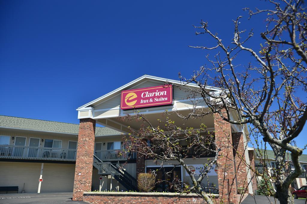 Clarion Inn & Suites At The Outlets Of Lake George Luaran gambar