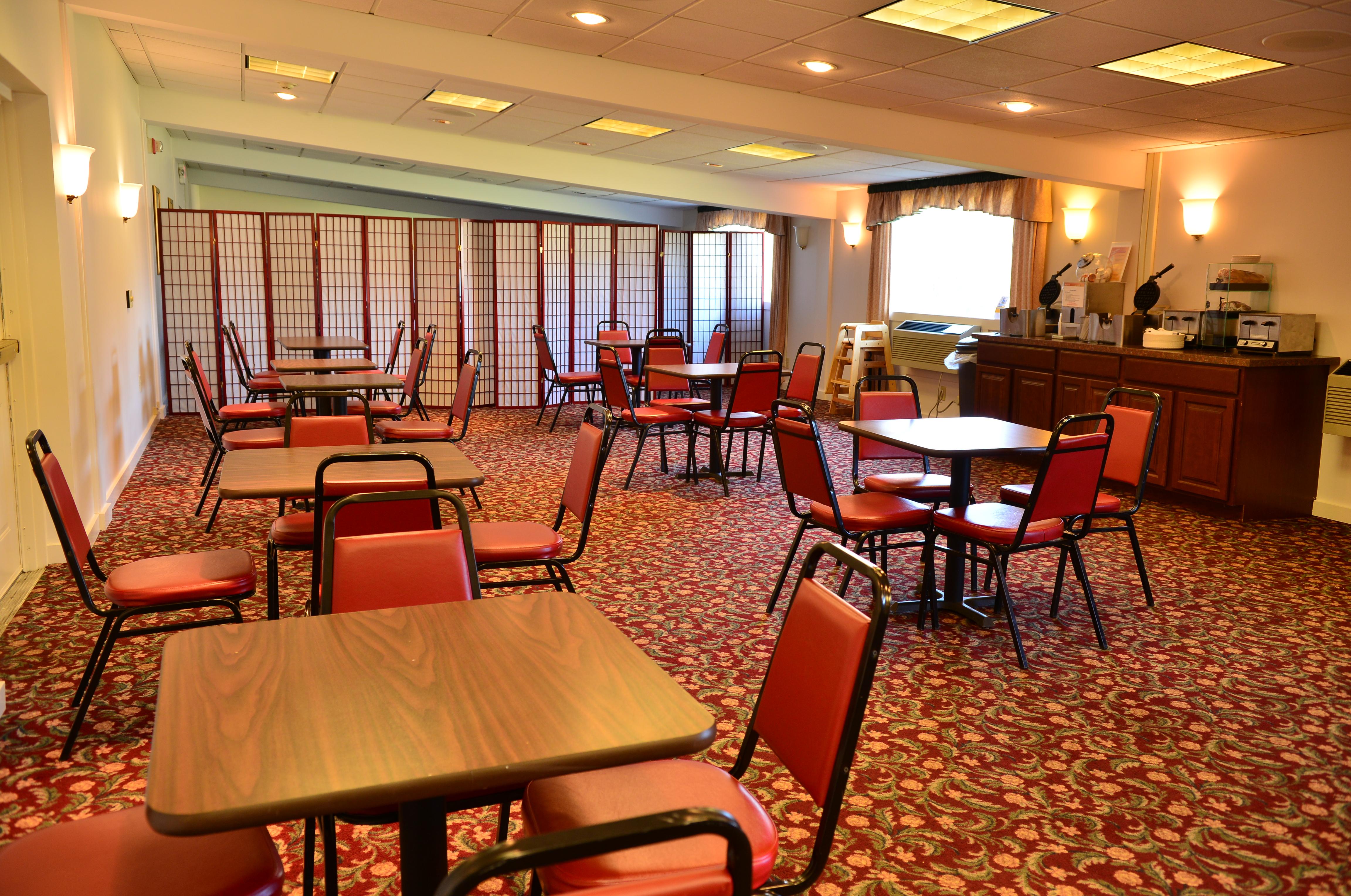 Clarion Inn & Suites At The Outlets Of Lake George Luaran gambar