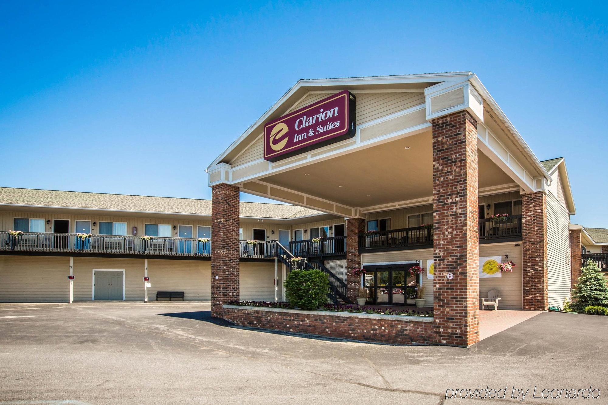 Clarion Inn & Suites At The Outlets Of Lake George Luaran gambar