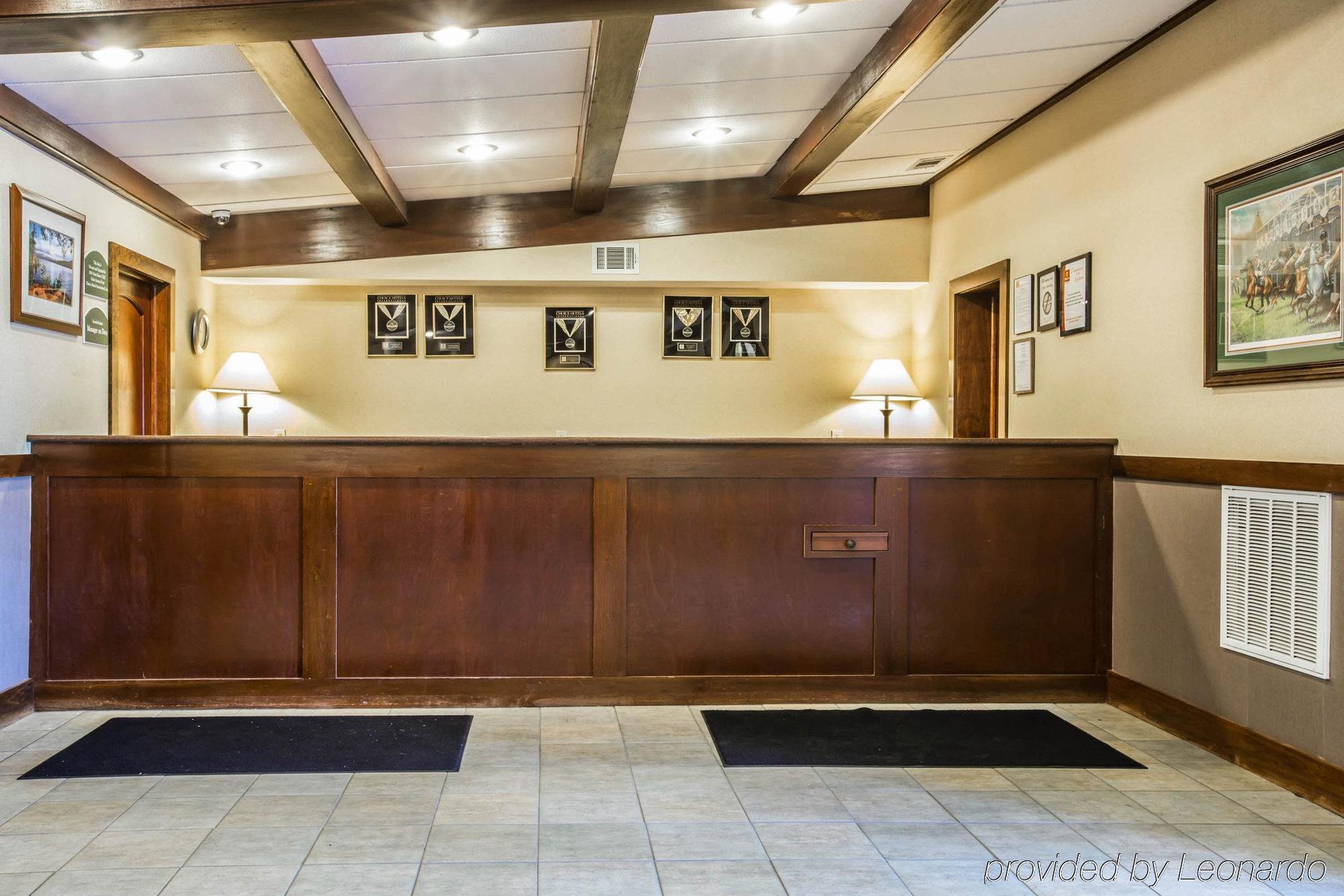 Clarion Inn & Suites At The Outlets Of Lake George Luaran gambar