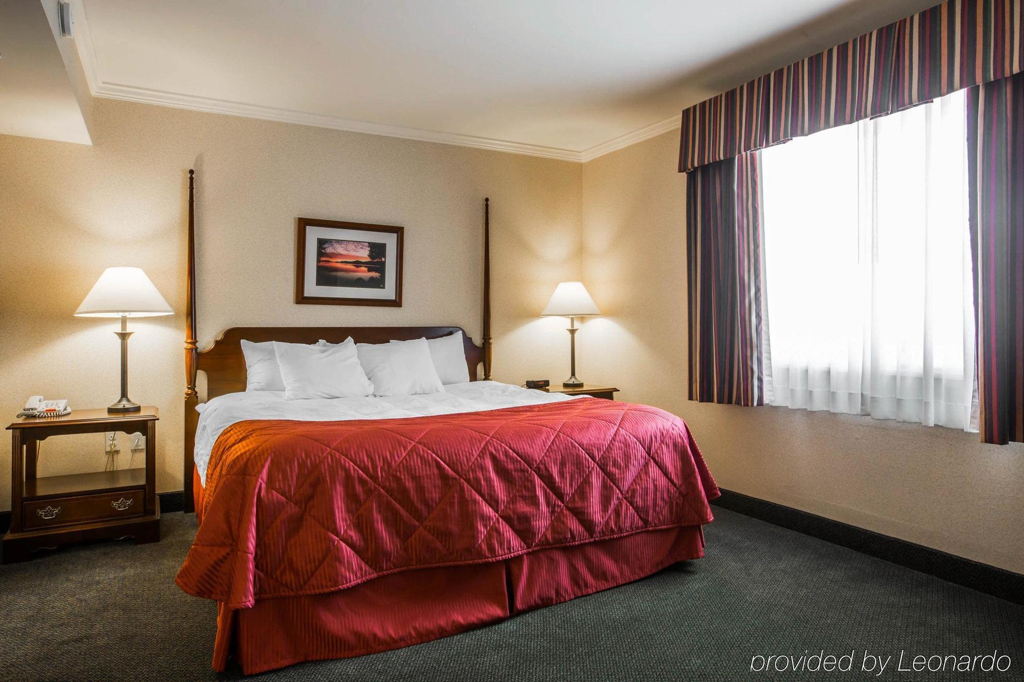 Clarion Inn & Suites At The Outlets Of Lake George Luaran gambar