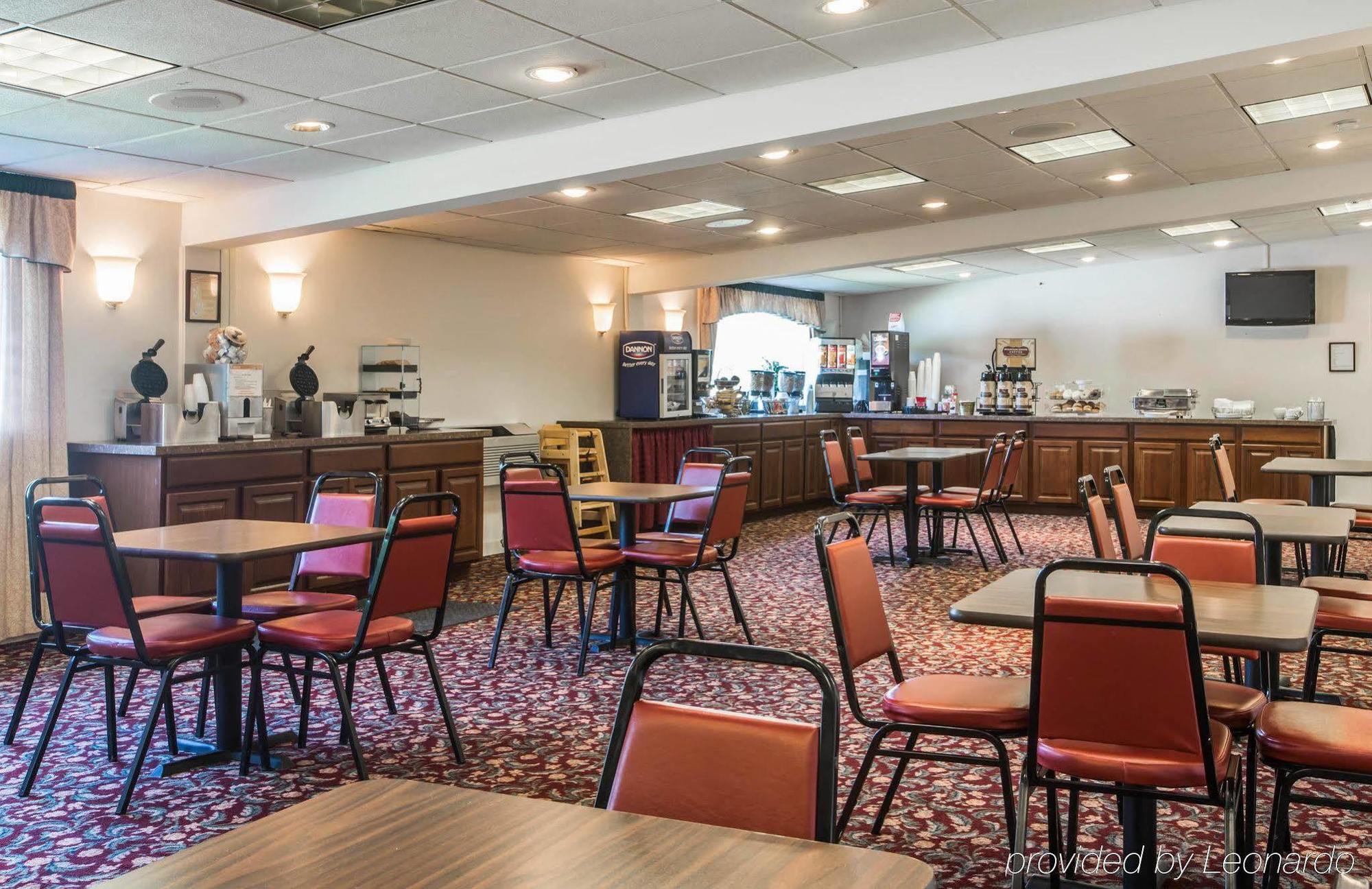 Clarion Inn & Suites At The Outlets Of Lake George Luaran gambar
