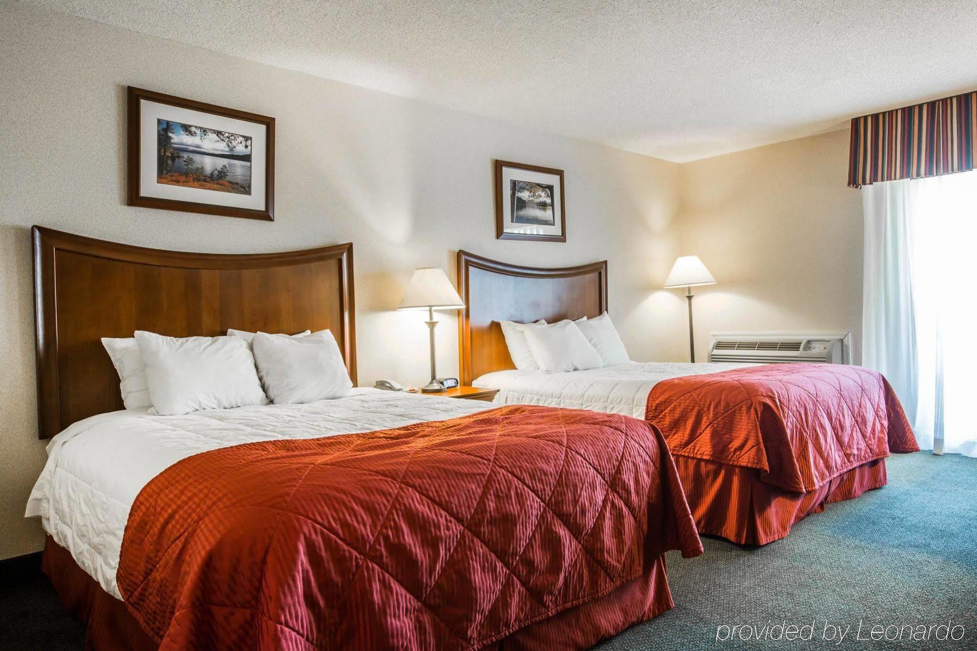 Clarion Inn & Suites At The Outlets Of Lake George Luaran gambar