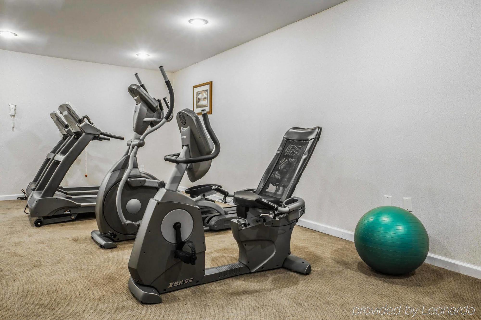 Clarion Inn & Suites At The Outlets Of Lake George Luaran gambar