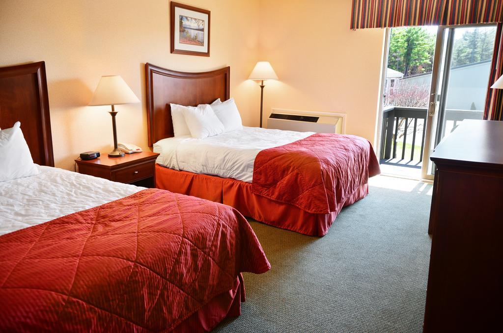 Clarion Inn & Suites At The Outlets Of Lake George Luaran gambar