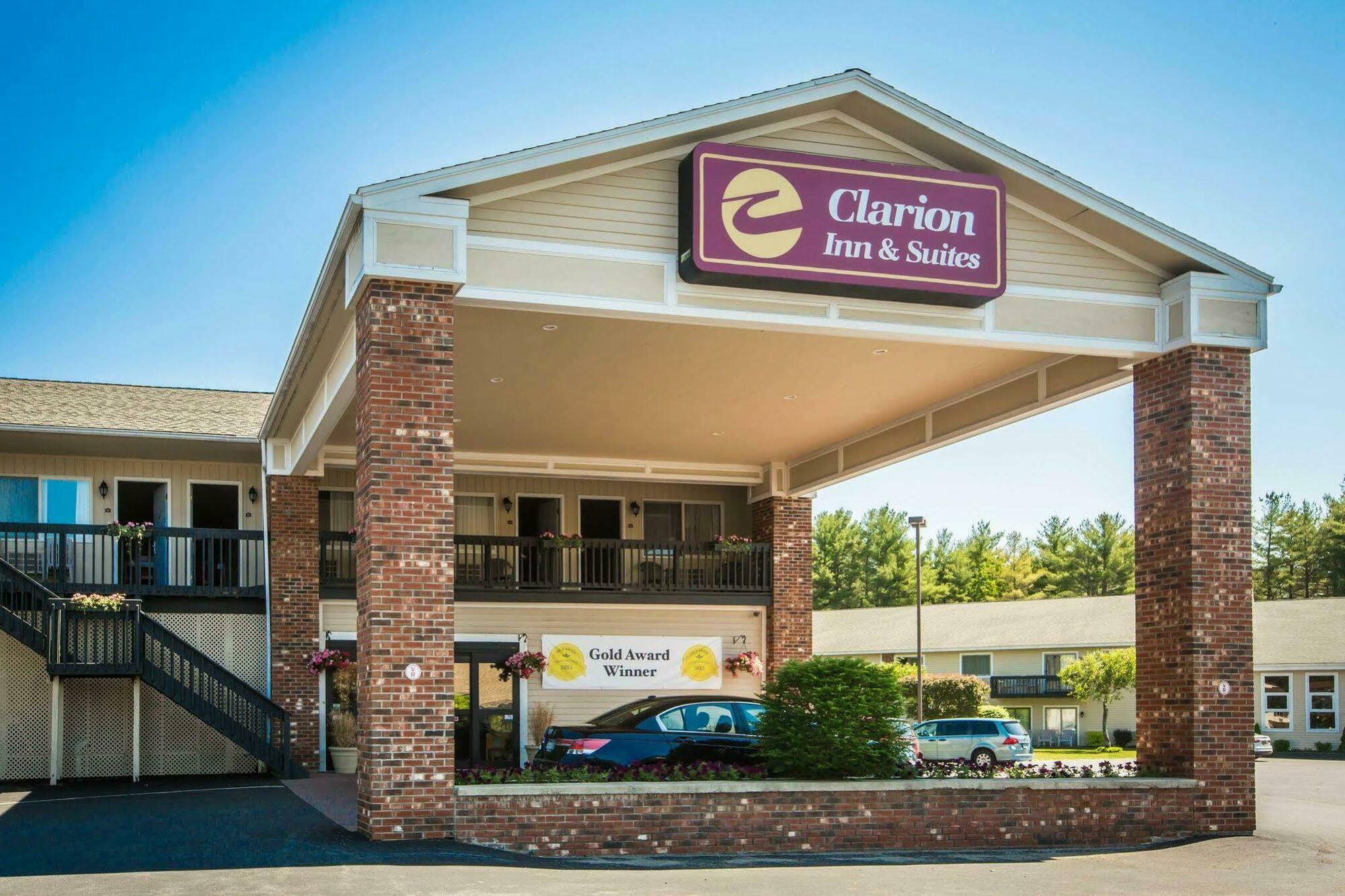 Clarion Inn & Suites At The Outlets Of Lake George Luaran gambar